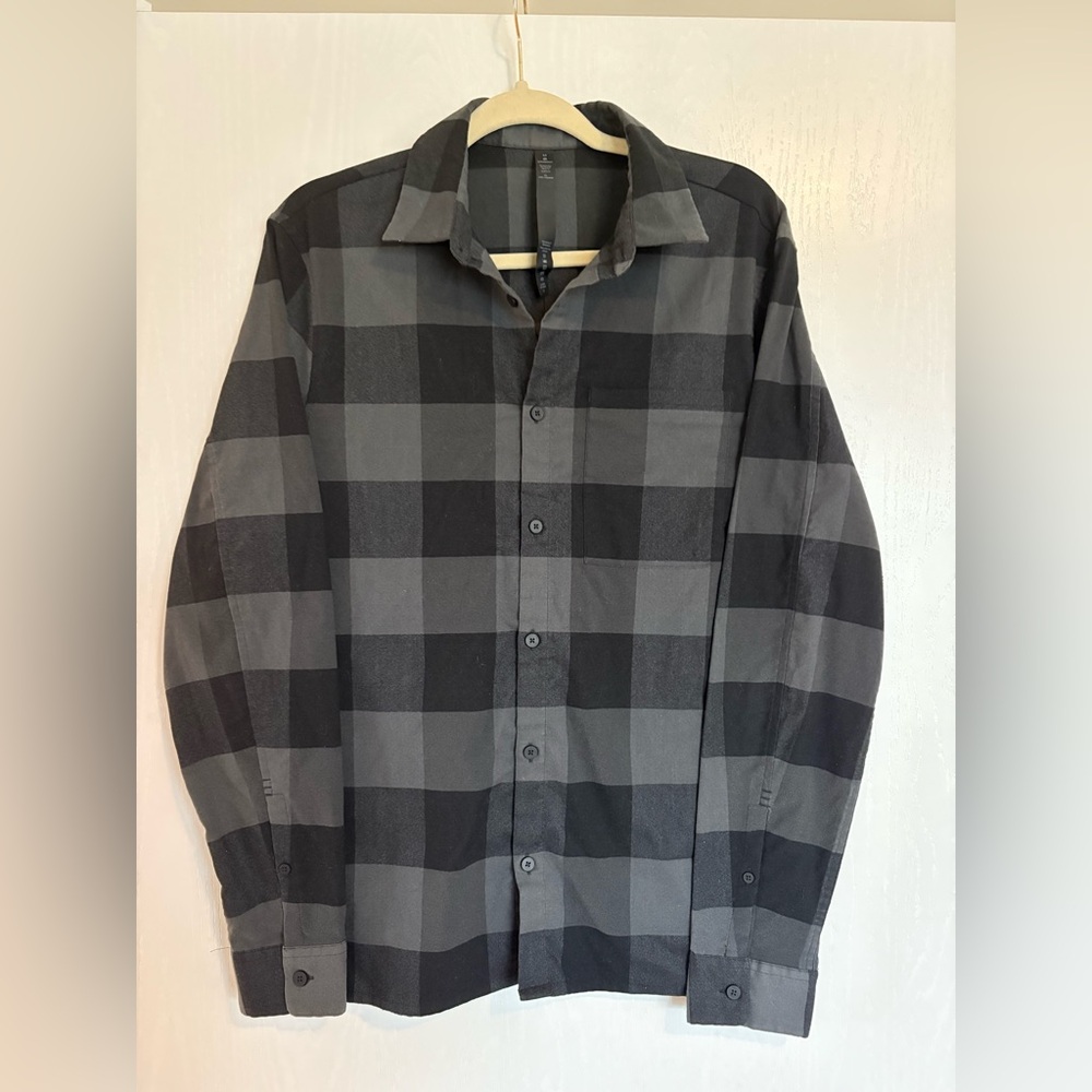 Men’s Lululemon Button Up Shirt